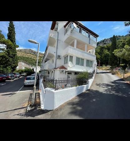 Apartments Sveti Stefan-Marko Ilha Sveti Stefan Exterior foto